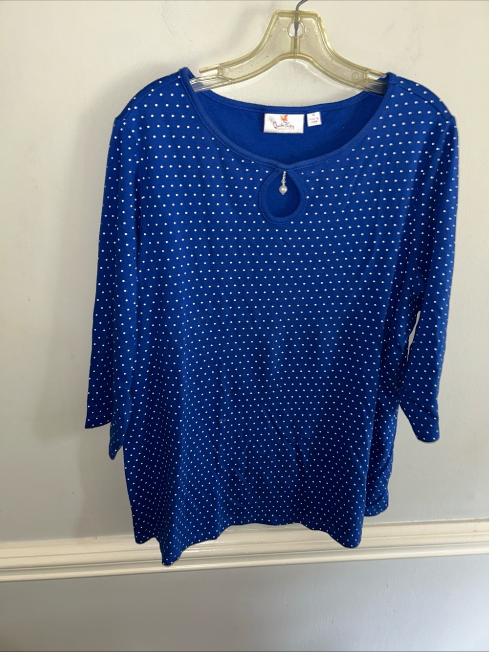 Quacker Factory Cobalt Blue Dot-Keyhole Pearl Accent Top